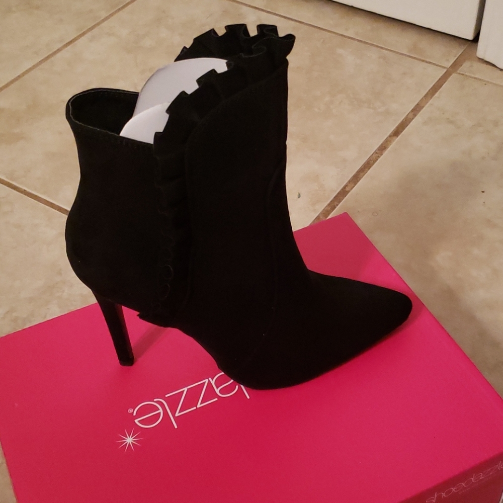 Ruffle booties - Picture 2 of 4